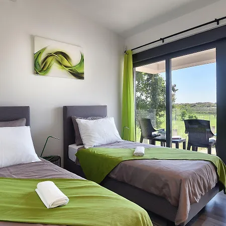 Traumhafte In Valbandon Mit Aussenpool, Klima, Tischfussball Holiday home