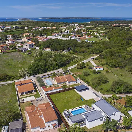 Traumhafte In Valbandon Mit Aussenpool, Klima, Tischfussball Holiday home Fazana