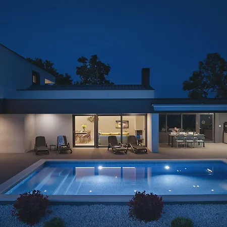 بيت للعطل Traumhafte In Valbandon Mit Aussenpool, Klima, Tischfussball *