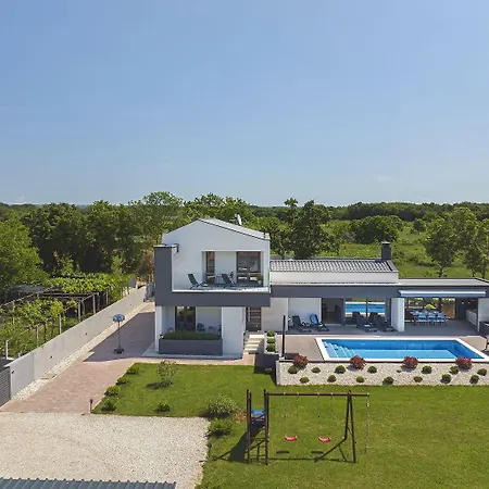 Traumhafte In Valbandon Mit Aussenpool, Klima, Tischfussball بيت للعطل *