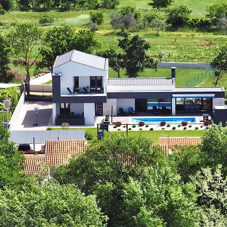 Traumhafte In Valbandon Mit Aussenpool, Klima, Tischfussball بيت للعطل *